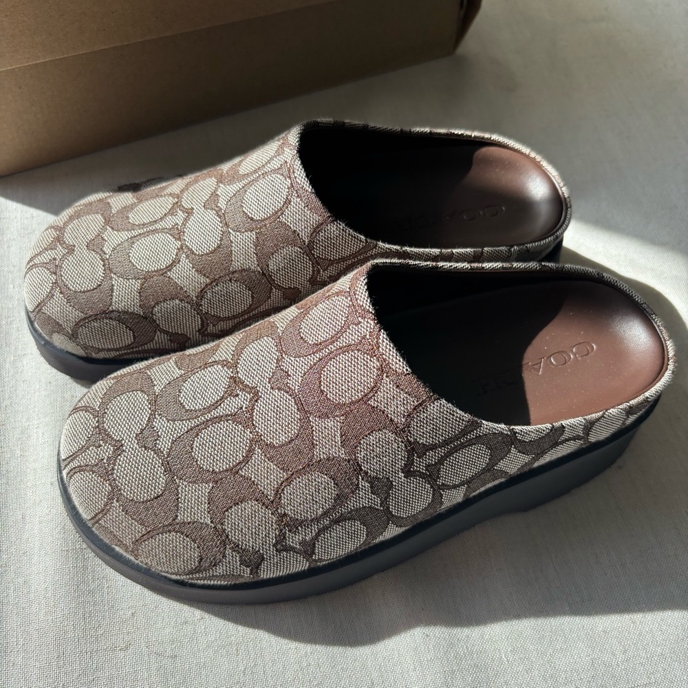 New Coach Link Mule Signature Jacquard Oak Maple Slip-On Size 7 | Chic Casual - Picture 2 of 9
